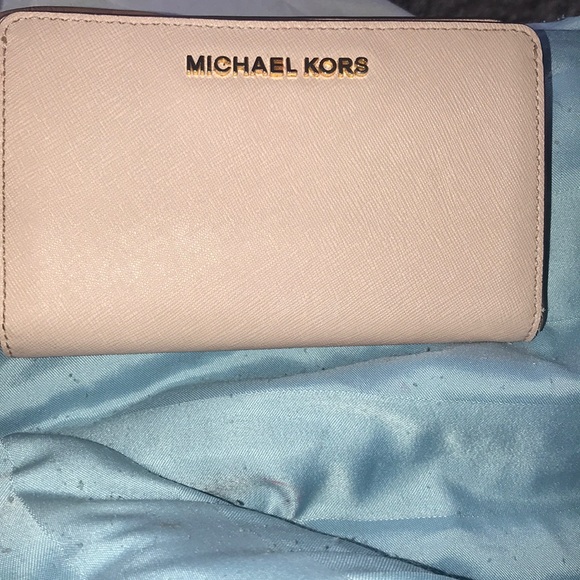 Michael Kors Handbags - Michael kors Wallet Michael Kors Handbags - Michael kors Wallet